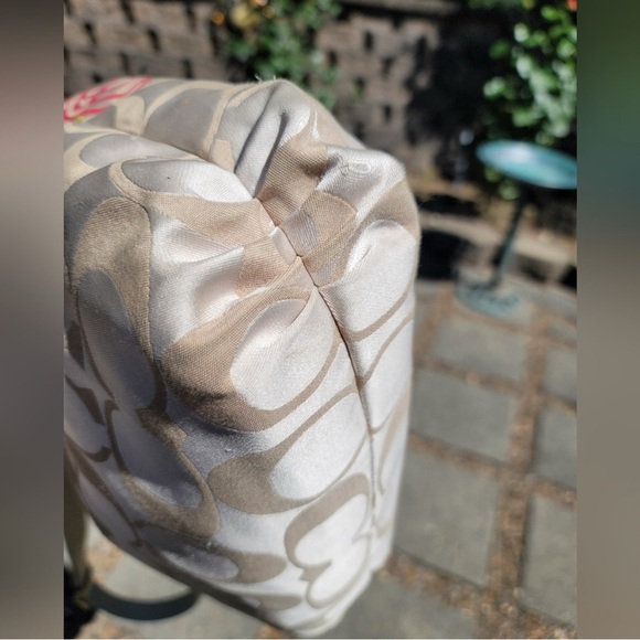 Vintage Coach POPPY Bright Flower Patterns over Beige/Gold Canvas & Leather - Picture 8 of 15